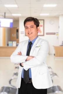 dokter Reinaldo Alexander Sp.PD. Spesialis Penyakit Dalam dari Siloam Hospitals Bekasi