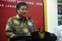 Menko Ekon Airlangga Hartarto memberikan keterangan pers usai Ratas PPKM di Istana Merdeka, Jakarta, Senin (04/04/2022). (Foto: Humas Setkab/Rahmat) 