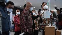 MenKopUKM Teten Masduki bersama Menkes Budi Gunadi Sadikin 