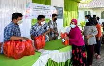 Griya Idola Industrial Park Salurkan Ribuan Paket Minyak Goreng di Cikupa