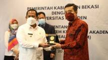 Penandatanganan MoU PresUniv dengan Pemkab Bekasi
