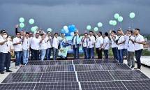Peresmian Panel Surya oleh Direksi dan Manajemen FIF Group