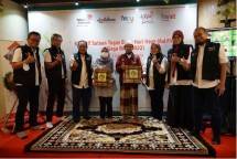 Direktur Utama Finnet bagikan bingkisan ke Panti Asuhan