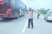 Keren, Patut Dipuji! Kapolda Jabar Turun Langsung Atur Lalu Lintas Karena Tidak Ingin Melihat Kemacetan