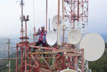 Pekerja Telkom yang bekerja sepenuh hati