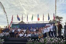 Pembukaan Kompetisi Selancar di Pantai Plengkung, Banyuwangi 