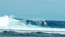 Wisatawan Surfing di Kawasan Pantai Barat Lampung (Foto:pesisirbaratlampung.blogspot)