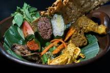 Nasi Merah Putih Ayam Begana (Foto Ist)