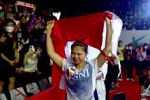  Terharu! Umumkan Pensiun, Tangis Greysia Polii Pecah Saat Lakukan Victory Lap di Istora Senayan