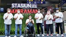 MenKopUKM Teten Masduki bersama Menhub Budi Karya Sumadi saat meresmikan stasiun Matraman