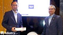 Arfindi A. Batubara, Marketing Manager PT Grohe Indonesia (kiri) bersama Iwan Dwi Irwanto, President Director PT Grohe Indonesia (kanan) dalam peluncuran Grohe Sensia Arena