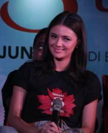 Artis Cantik Amanda Rawles 
