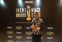 Direktur Compliance & Human Capital BSI Tribuana Tunggadewi menerima penghargaan dalam acara INews Maker Award sebagai Progressive International Market Expansion untuk kategori Innovation of Marketing, Product, and Services. 