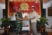 Danrem 174 Merauke Terima 1 Pucuk Senjata Pistol Revolver dari Kelompok Separatis Teroris Papua