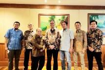 Faisal Basri dan kawan kawan kawan uji materi BPR dan BPRS 