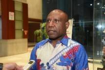 Anggota DPR RI dari Daerah Pemilihan (Dapil) Papua Mesakh Mirin saat diwawancarai Parlementaria, di Gedung Nusantara I, Senayan, Jakarta, Kamis (7/7/2022). Foto: Arief/nvl/ parlementaria
