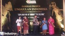 Menteri Perindustrian, Airlangga Hartarto bersama Dirjen IKM Kemenperin, Gati Wibawaningsih dan Ketua Yayasan Perempuan Untuk Negeri, Yantie Isfandiary Airlangga saat membuka acara Pameran Produk Unggulan Indonesia (Ridwan/ INDUSTRY.co.id)