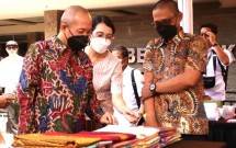 Kepala Badan Standardisasi dan Kebijakan Jasa Industri (BSKJI) Kementerian Perindustrian, Doddy Rahadi (kanan depan) menghadiri acara peringatan 100 tahun industri tekstil Indonesia
