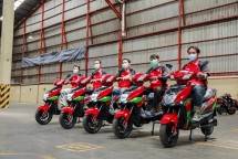 Potret Kurir SiGesit menggunakan motor listrik Volta 401 