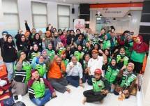 Presiden PKS duduk lesehan bersama Ojol 