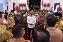 Menteri Koordinator Bidang Perekonomian, yang sekaligus Ketua Umum Partai Golkar Airlangga Hartarto, menghadiri rapat pembahasan Pengendalian Inflasi dengan Seluruh Kepala Daerah, yang dilakukan secara hybrid dengan metode luring dan daring. Rapat dipimpin langsung oleh Presiden Joko Widodo di Istana Negara Jakarta, Senin (12/9).