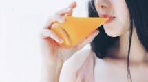 Ilustrasi minum kolagen (Ninja Xpress)