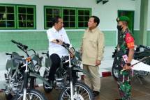 Presiden Jokowi Tinjau Penyerahan Motor di Kodim 1503 Tual