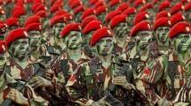 Prajurit Kopassus dan Marinir Unjuk Ketangkasan di Hadapan Sultan Brunei