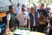 Operasi Pasar Ketersediaan Pasokan dan Stabilisasi Harga (KPSH) yang digelar di Pasar Induk Beras Cipinang. (Senin, 3-10-2022).