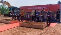 Jajaran Direksi PT Diamond Development Indonesia dan PT Pakuan Tbk saat prosesi Groundbreaking Shila at Sawangan Cluster Tilia di Depok Jawa Barat, pada Jumat, 14 Oktober 2022. Cluster Tilia terdiri dari tiga tipe rumah, yakni Portico, The Courtyard dan The Terrace.