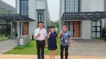 CEO Duta Putra Land, Iyang Setiawan bersama Ester Santoso, Marketing Director Duta Putra Land dan Direktur Sales Duta Putra Land Effendy Aphing saat memperkenalkan klaster Pasadena di Grand Duta City