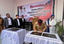 Disaksikan Kepala Perpusnas, Bupati Hailana resmikan gedung perpustakaan umum daerah Wakatobi.