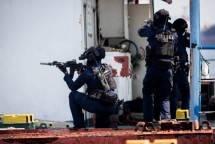 Pasukan Elite Denjaka TNI AL Lumpuhkan Teroris di KMP Dorothy