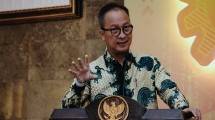 Menteri Perindustrian Agus Gumiwang Kartasasmita