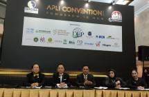 dari kanan: Andam Dewi (Wakil Ketua Umum APLI urusan Industri & Eksternal), Ina Rachman (Sekjen APLI), Kany V. Soemantoro (Ketua Umum APLI), Petrus Irianto Herwono (Wakil Ketua Umum APLI Urusan Pemerintah), dan Tjia Afianto (Wakil Ketua Umum Urusan Internal). 