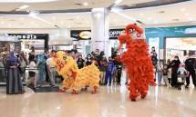 Atraksi barongsai di Metropolitan Mall Bekasi