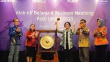 Staf Ahli Bidang Keuangan dan Pengembangan UMKM KBUMN Loto Srinaita Ginting (tengah), Kepala Dinas PPKUKM Pemprov DKI Jakarta Elisabeth Ratu Rante Allo (kedua dari kiri), berfoto bersama dengan Direktur Digital Bisnis Telkom Fajrin Rasyid (paling kiri), EVP Digital Business & Technology Telkom Saiful Hidajat (kedua dari kanan), dan Deputy EVP Marketing Telkom Regional 2 Reni Yustiani