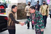 Presiden nokowi dan Panglima TNI Laksamana Yudo Margono