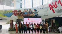 Peluncuran livery AirAsia bercorak Danau Toba