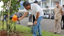Founder and Chairman PT Jababeka Tbk. S. D. Darmono saat meninjau langsung lokasi Jababeka Medical City