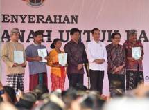 Presiden Jokowi Serahkan 2.797 Sertifikat Tanah di Bali