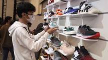 Pengunjung Jakarta Sneaker Day 2023