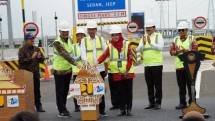 Presiden Jokowi saat meresmikan Tol Semarang-Demak