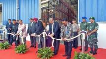 Produsen Cat Asal India PT Asian Paints Indonesia meresmikan pabrik anyar di Kawasan Industri Surya Citra, Karawang, Jawa Barat, Selasa (5/9/2017)