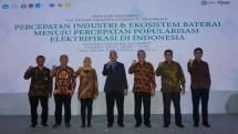 Toyota gelar seminar nasional bertajuk &ldquo;100 Tahun Industri Otomotif Indonesia, Mewujudkan Indonesia Net-Zero Emission (NZE) yang berlangsung di Kampus Universitas Sebelas Maret (UNS) Solo