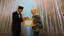 Jasa Raharja Putera menerima penghargaan BAZNAS