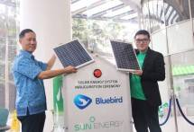 Sigit Djokosoetono, Direktur Utama PT Blue Bird Tbk. dan . Dionpius Jefferson selaku Chief Commercial Officer SUN Energy