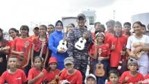 Lantamal IX Ambon Pentas Musik Bersama Ribuan Komunitas Jukulele di Geladak Kapal Perang (Foto Dok Dispen Lantamal IX/Ambon)