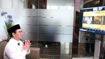Direktur Utama PT Bank Muamalat Indonesia Tbk Indra Falatehan menyapa nasabah Muamalat Prioritas pada acara online gathering di Jakarta
