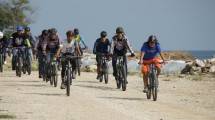Gowes Sambil Nikmati Keindahan Pantai Tanjung Lesung Surganya para Pencinta Olahraga Sepeda
